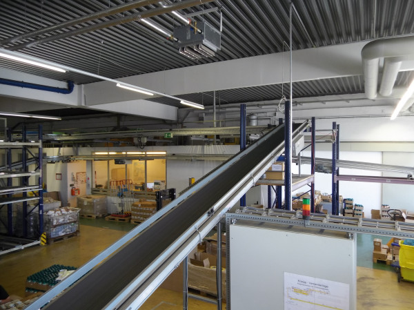 Full line Dematic 84180 mm order picking system with empty crates accumulating roller conveyor with flow racks