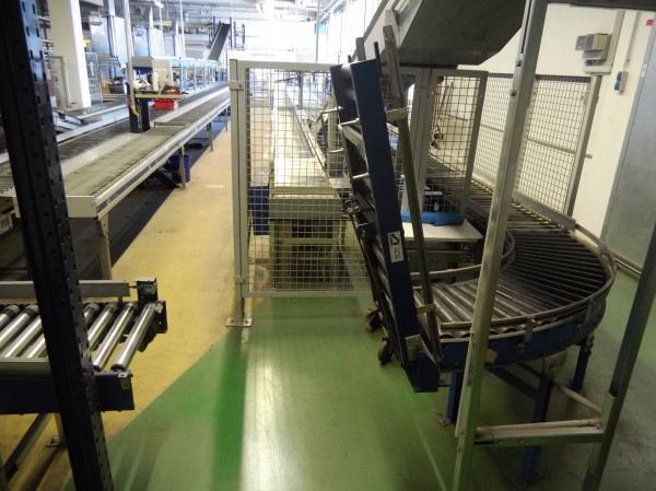 Full line Dematic 84180 mm order picking system with empty crates accumulating roller conveyor with flow racks