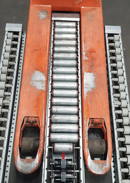 Continuous Pallet roller conveyor 2690-200-120