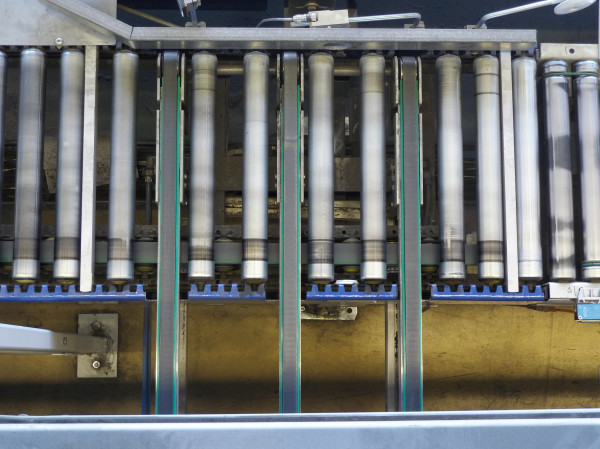 Full line Dematic 84180 mm order picking system with empty crates accumulating roller conveyor with flow racks