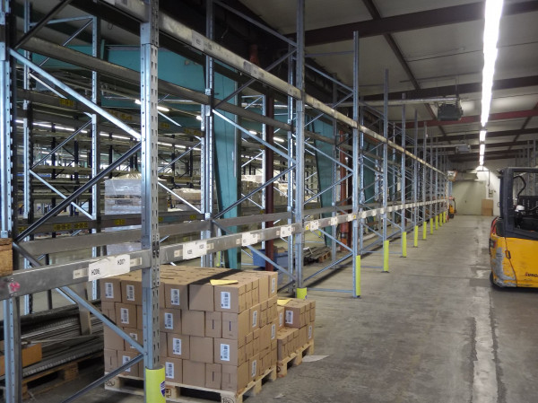 Full line Dematic 84180 mm order picking system with empty crates accumulating roller conveyor with flow racks