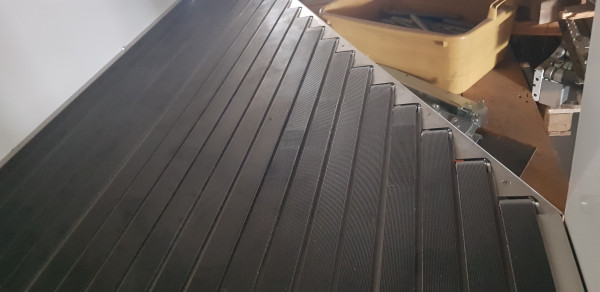 Motion06 angled-belt conveyor 30° 1615-1150-1050