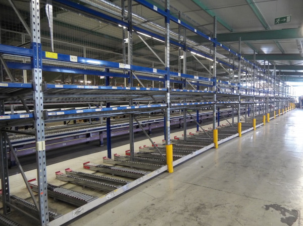Full line Dematic 84180 mm order picking system with empty crates accumulating roller conveyor with flow racks