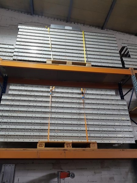 Dematic roller conveyors Rollenförderer Rollenkurven